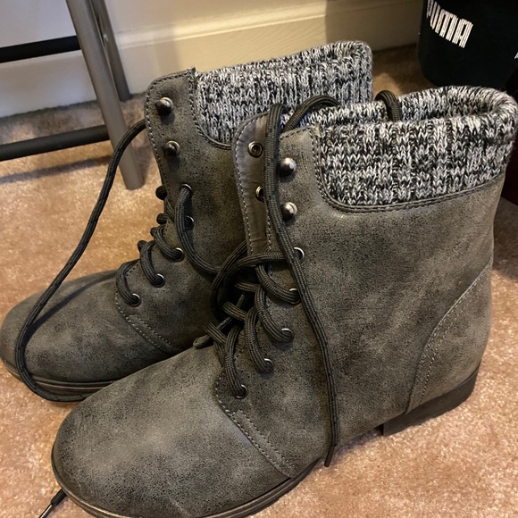 Boots - Picture 2 of 3